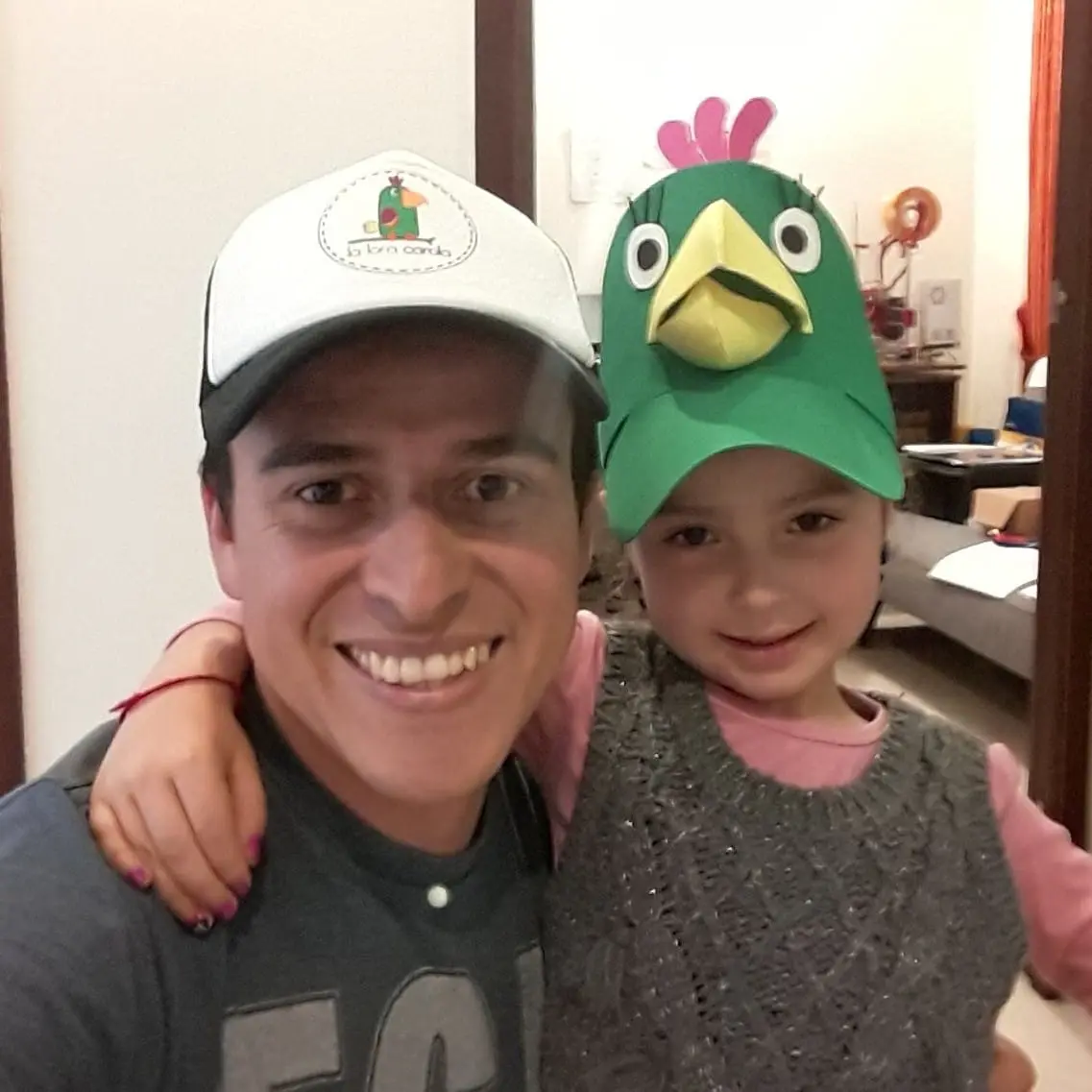 El fundador de La Lora Carola y su inspiración