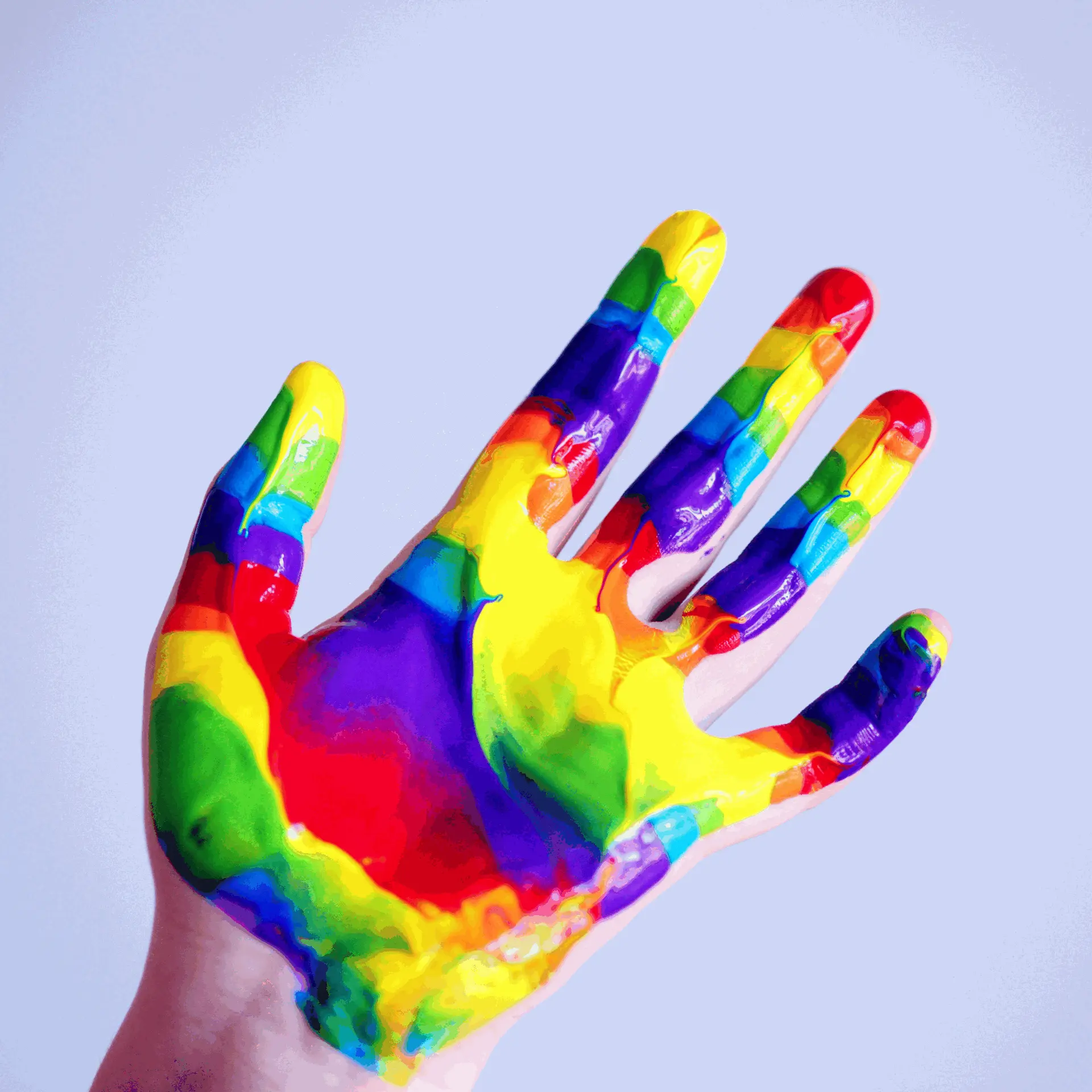 Mano pintada de colores